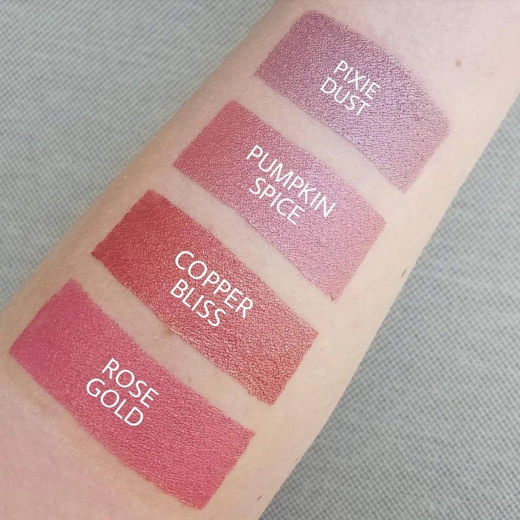 Aromi Rose Gold Metallic Liquid Lipstick | Peachy Pink, Coral Lip Color with Shimmery Finish, Vegan, Cruelty-free, Long-Lasting, Smudge Proof, Handmade (Rose Gold)