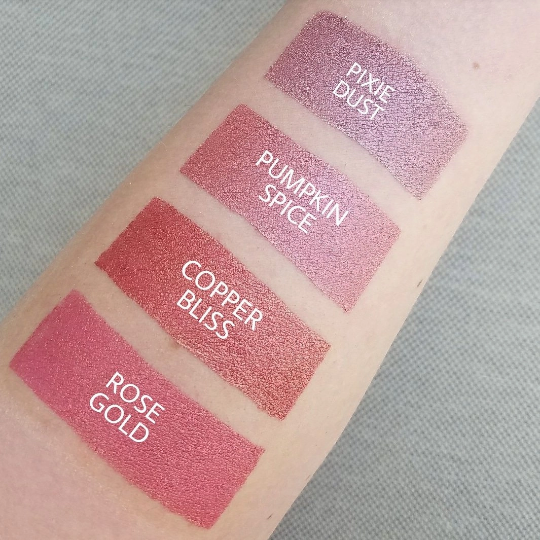 Aromi Rosy Peach Metallic Liquid Lipstick | Rose Gold Lip Color with Shimmery Finish, Vegan, Cruelty-free, Long-lasting and Smudge Proof Lipstick, Handmade (Pumpkin Spice)