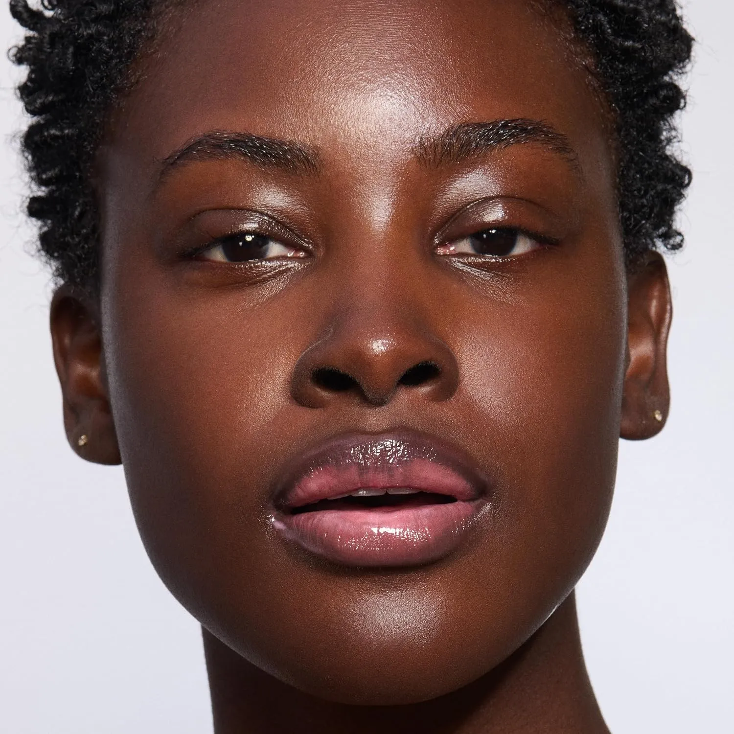 Clarins Lip Perfector | Nourishing, Hydrating, Softening Lip Gloss| Sheer Finish Lip Plumping Gloss | Instant 3D Shine | Award-Winning | Contains Natural Plant Extracts With Skincare Benefits
