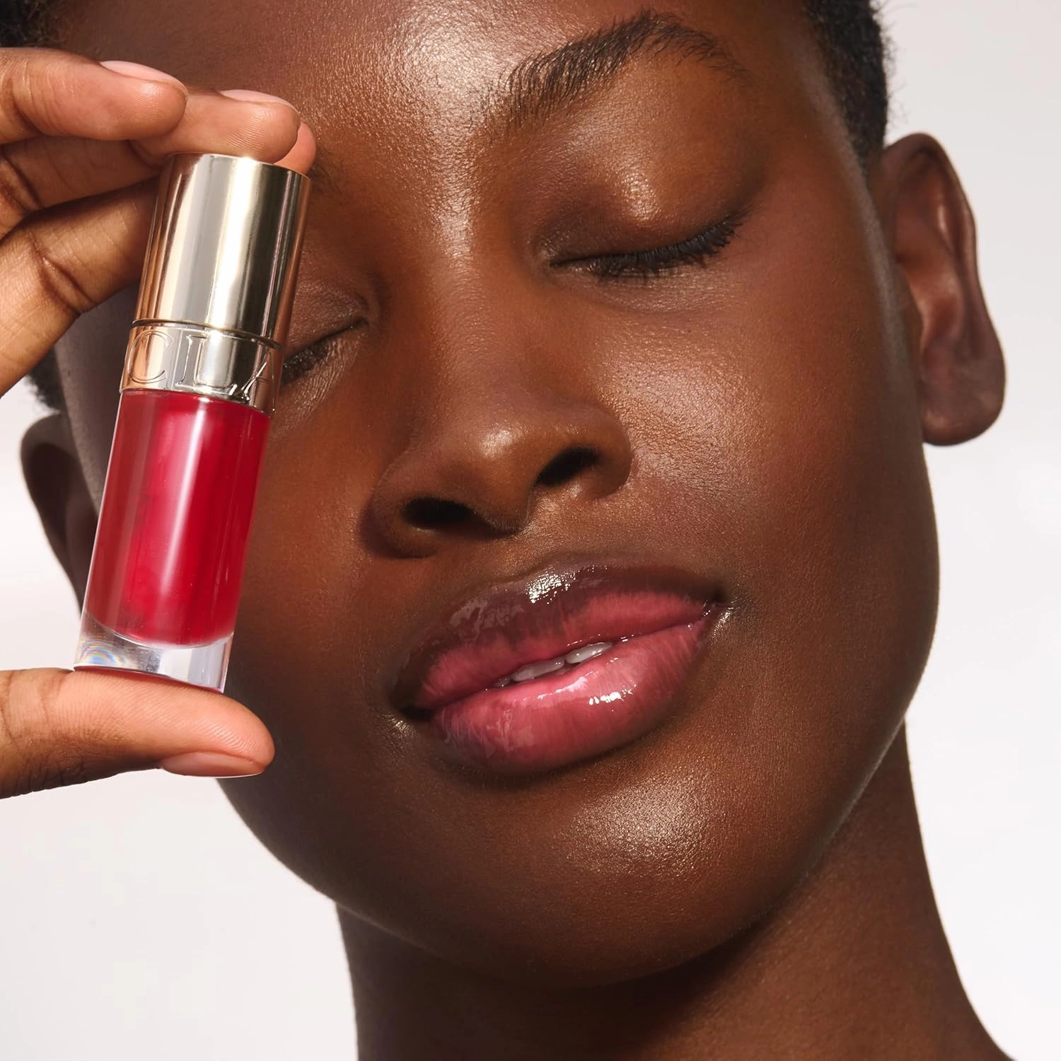 Clarins Lip Comfort Oil | Hydrating, Nourishing and Moisturizing Lip Oil | Sheer, High Shine Finish | Soothes, Comforts and Protects Lips | Visibly Plumps | 93% Natural Ingredients | 0.2 Ounces