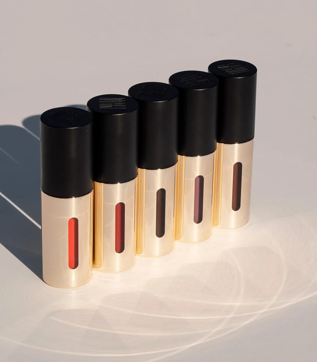 MAKE Beauty Serum Balm Intense, Hydrating Lip Gloss. Pigmented Vegan Moisturizing Lip Oil with Plumping Effect. Lip Emollient Treatment for Soft, Smooth, Shiny Lips - Shade, Lilac Layer 
