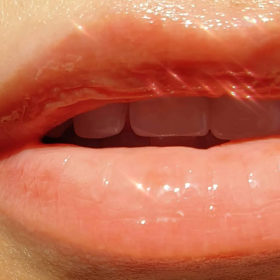 MODE Lip Glaze Flavored Lip Gloss Yummy PUMPKIN SPICE LATTE Flavor Roll On Sweet Wet Nourising Shine, Hydrating Moisturizing Natural Skincare Fruit Oils