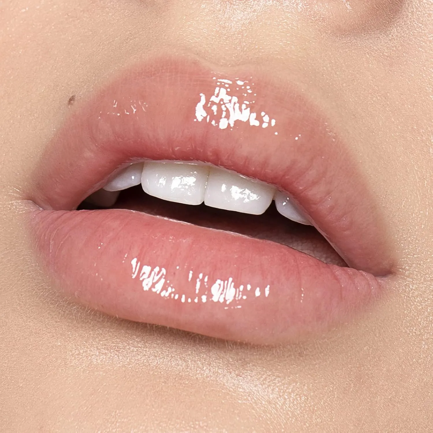 Sigma Beauty Renew Lip Oil – Tinted Lip Oil with Luxurious High-Shine Color and Long Lasting Hydration for Soft, Supple Lips, Non Sticky Lip Oil with Nourishing Antioxidants (Tint, Neutral Nude Sheen)